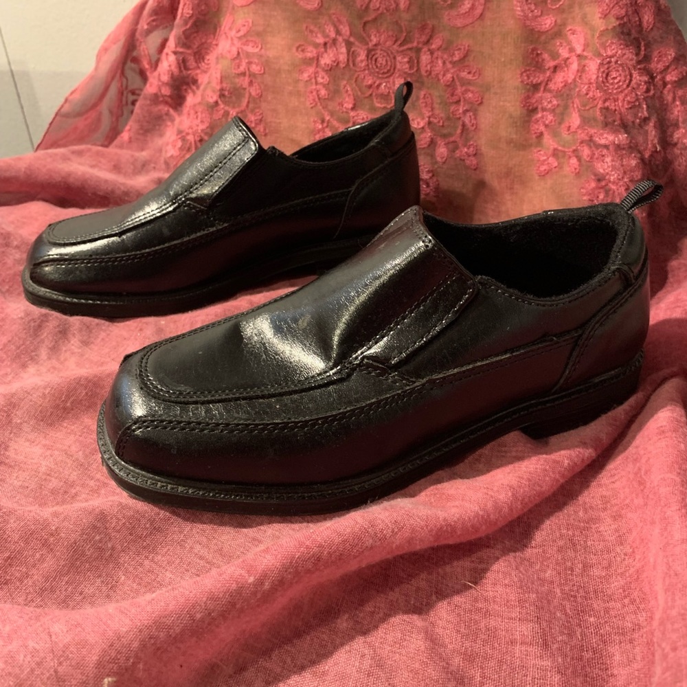 Size 2 Wonder Nation Black Slip on Boys Dress Shoes